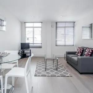 Apartment Roomspace Serviced - River House 